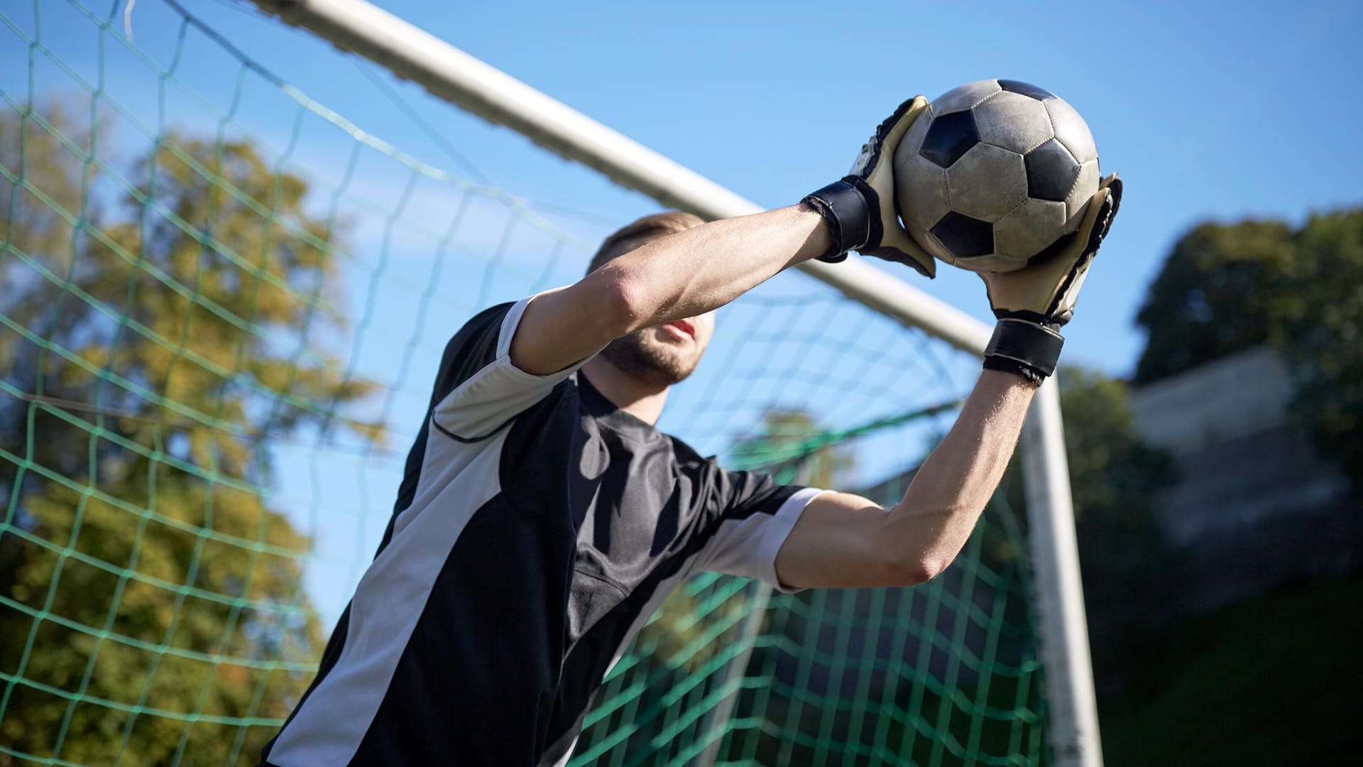 Best Goalkeeper Jerseys in 2026: Top 5 for Fit & Protection