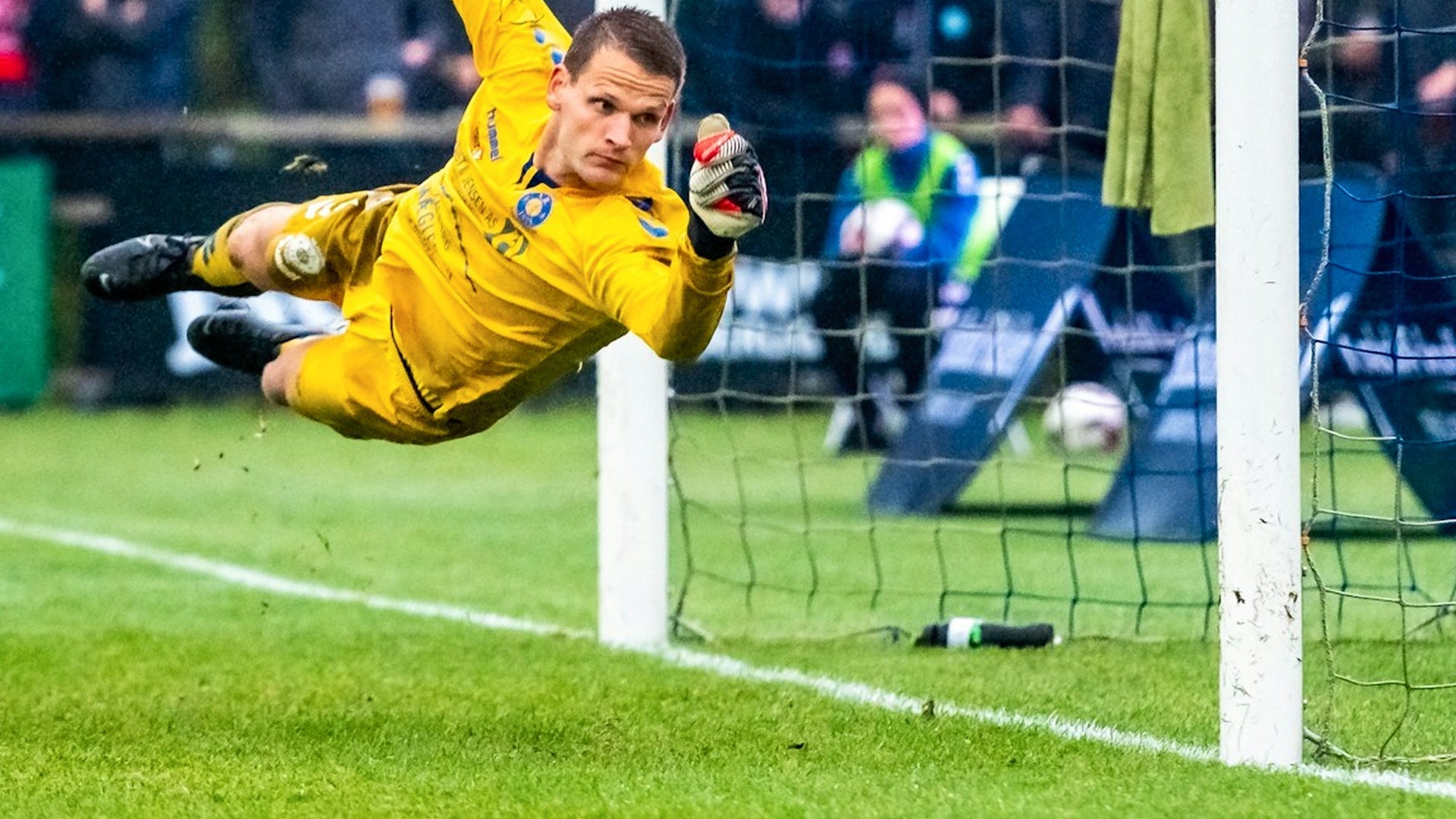 Youth: Mastering the Goalkeeper Dive