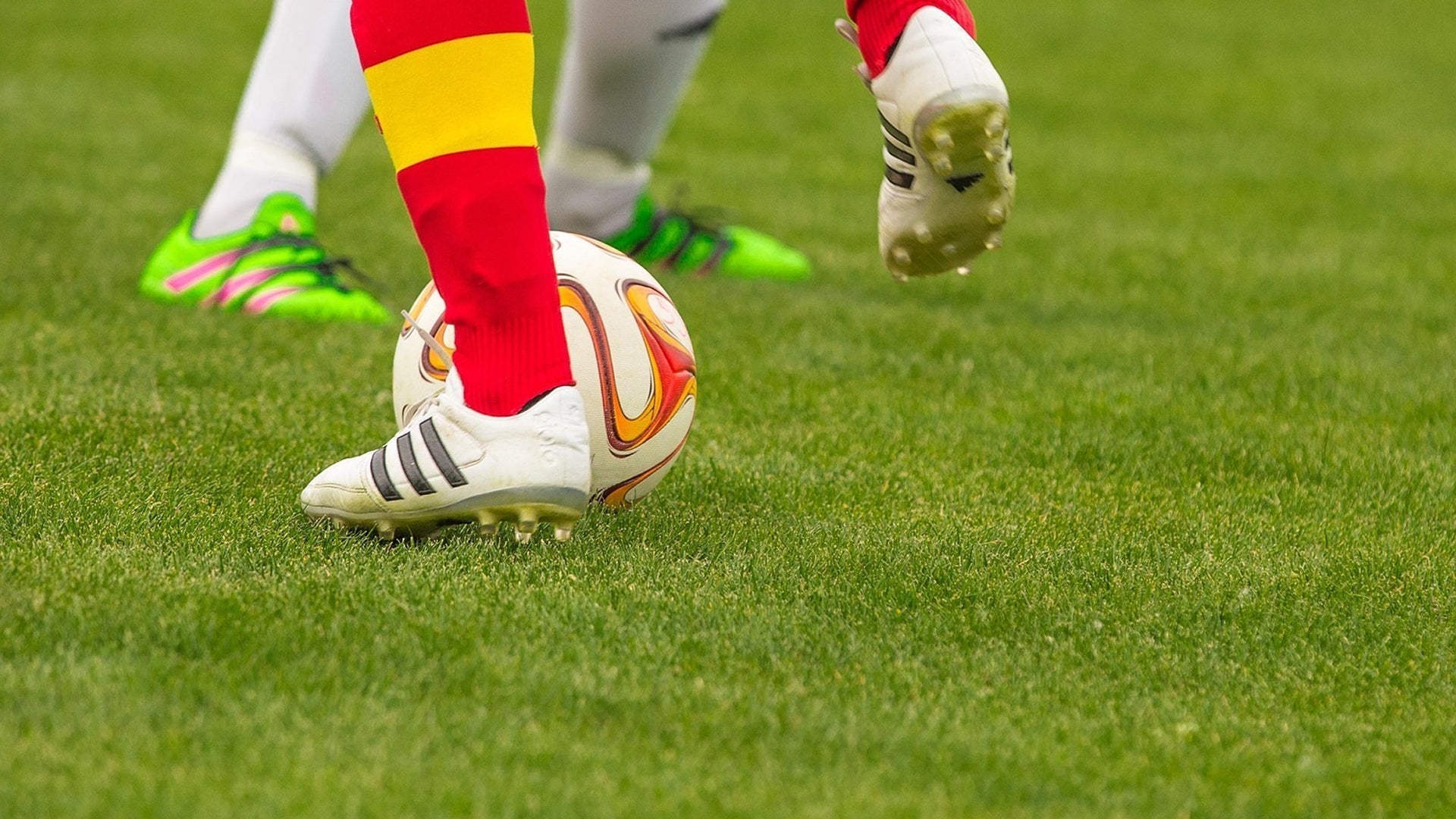 Soccer Clubs are Banning Tiny Shin Pads—For Good Reason